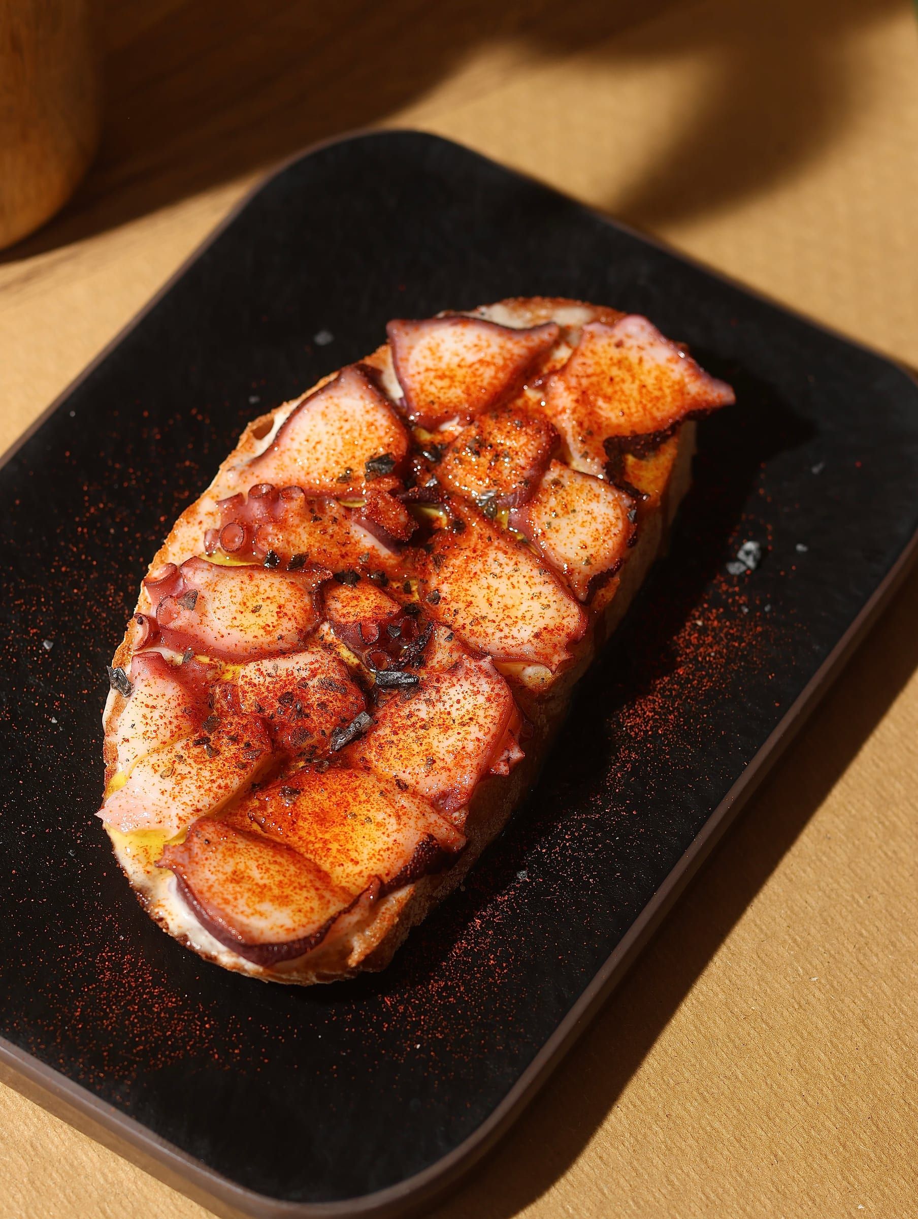 Tosta de pulpo de La Quisquillosa Playa